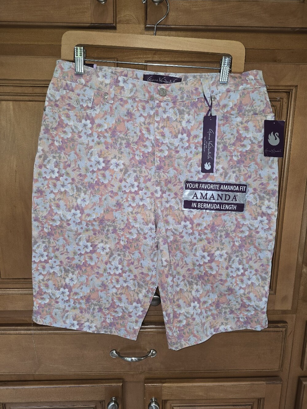 Gloria Vanderbilt Amanda Bermuda Shorts, New With Tags, Size 12